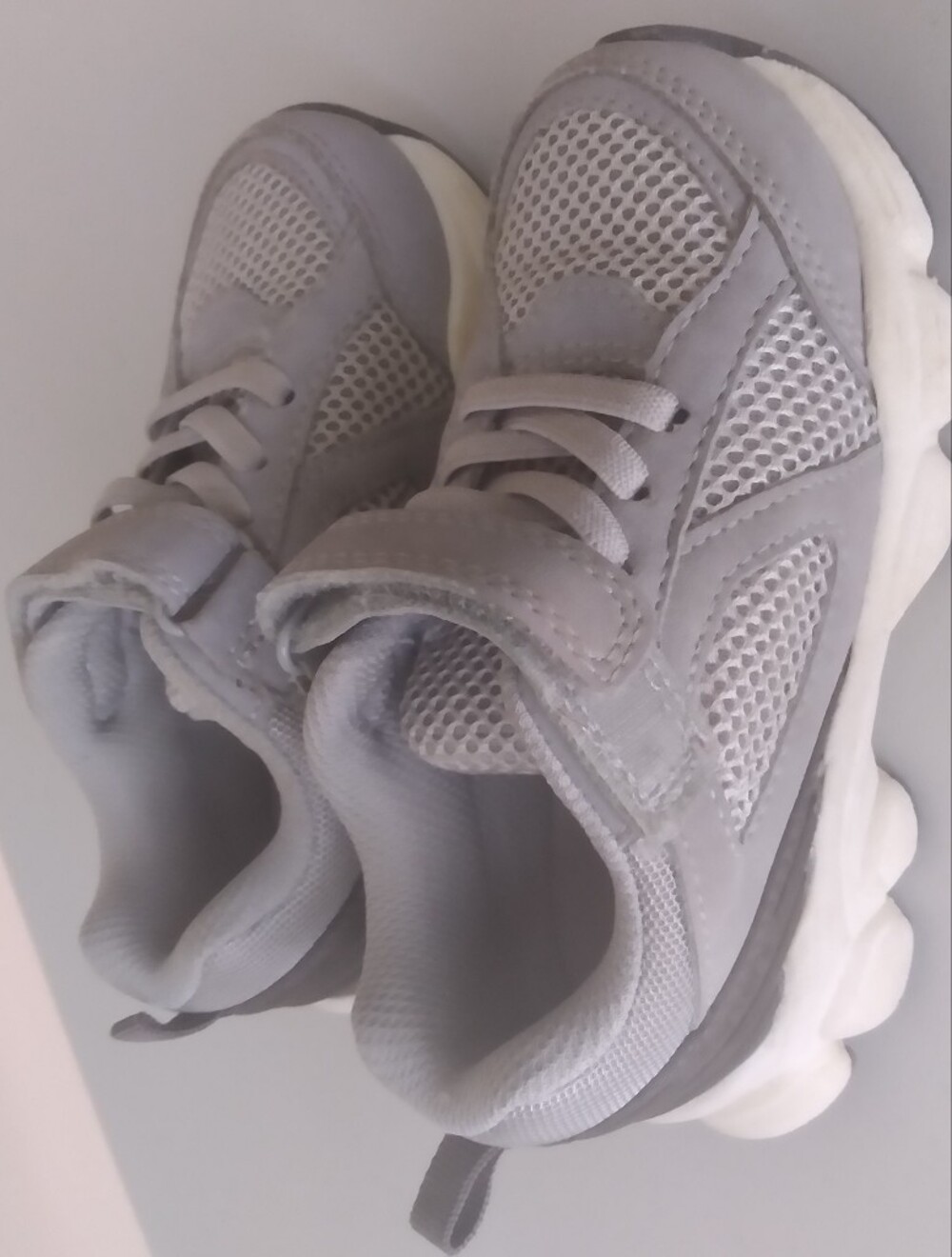 Carter's Toddler Light Grey Mesh Athletic Sneakers Easy Strap Size 8 Toddler